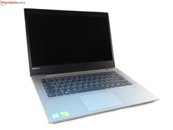 Recensione: IdeaPad 520s-14IKB, fornito da campuspoint.