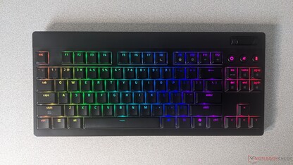 Razer BlackWidow V4 Tastiera HyperSpeed TKL a basso profilo Illuminazione RGB Chroma (fonte: Adam Corsetti)