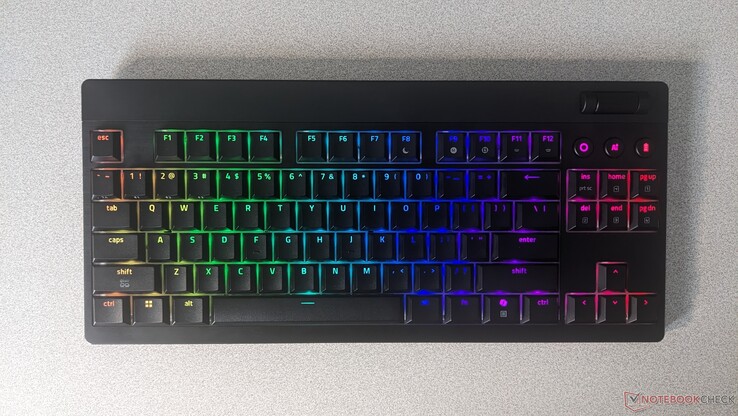 BlackWidow V4 HyperSpeed TKL con effetti RGB arcobaleno