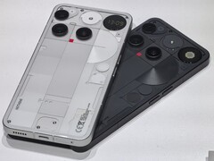 Il Nothing Phone (3) sarà disponibile in due varianti di colore: nero e bianco (Fonte: Notebookcheck)