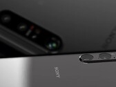 Il Sony Xperia 1 V dovrebbe essere dotato di sensori della fotocamera più grandi rispetto al suo predecessore. (Fonte: @OnLeaks/Sony - modificato)