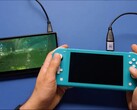 Un Nintendo Switch Lite moddato invia il gameplay tramite HDMI a un display esterno (Fonte immagine: Taki II via YouTube)