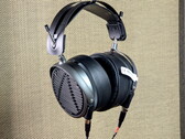 Che suono hanno delle cuffie da 1.700 dollari? Prova pratica delle cuffie magnetiche planari Audeze MM-520