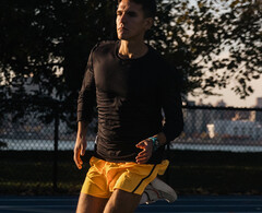 Il Forerunner 265 è disponibile in diverse finiture, tra cui l'opzione Aqua e Black della foto. (Fonte: Garmin)