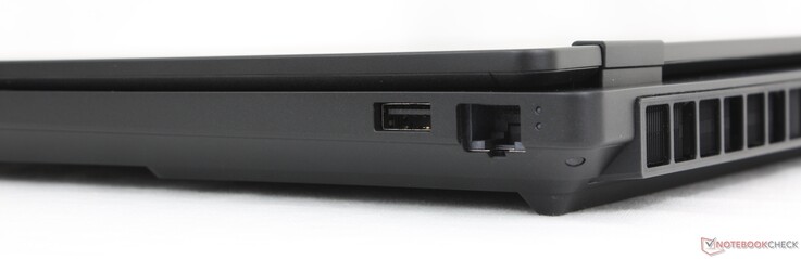 Destra: USB-A (10 Gbps), RJ-45 (1 Gbps)