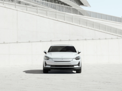 Il modello Polestar 2 Long range Single motor del 2024 ha un'autonomia fino a 635 km (~395 miglia). (Fonte: Polestar)