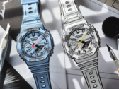 La serie Casio Manga GA-2100MNG presenta due orologi, uno in blu e l'altro in bianco. (Fonte: Casio)