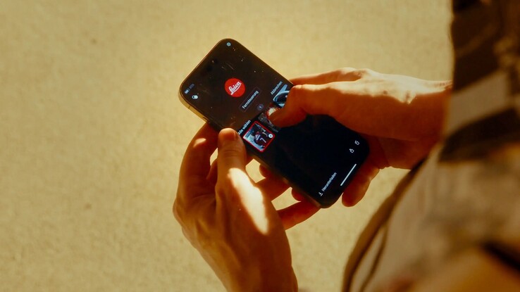 Le foto della Leica D-Lux 8 possono essere trasferite in modalità wireless a uno smartphone.