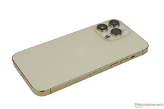 L'iPhone 14 Pro Max ha una durata della batteria leggermente peggiore rispetto al suo predecessore. (Fonte: NotebookCheck)