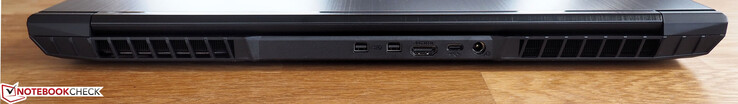 Dietro: 2 x Mini DisplayPort 1.4, HDMI 2.0, USB 3.0 Type-C, DC-in