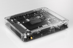 Qualcomm ha anche mostrato lo Snapdragon Dev Kit in una finitura trasparente. (Fonte: Qualcomm)