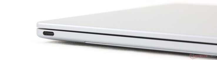 A sinistra: USB-C 3.2 Gen. 2 con DisplayPort 2.1 + Power Delivery