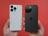 Una replica del "15 Pro Max" (a sinistra) con un 14 Pro Max reale. (Fonte: MacRumors via YouTube)