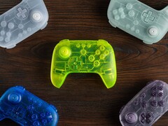 I colori di 8BitDo 64 Bluetooth Controller Prototype Limited Edition hanno gusci traslucidi.