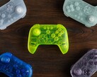 I colori di 8BitDo 64 Bluetooth Controller Prototype Limited Edition hanno gusci traslucidi.