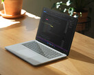 Il Surface Laptop Studio supporta finalmente una frequenza di aggiornamento dinamica, 8 mesi dopo il suo arrivo. (Fonte: Microsoft)