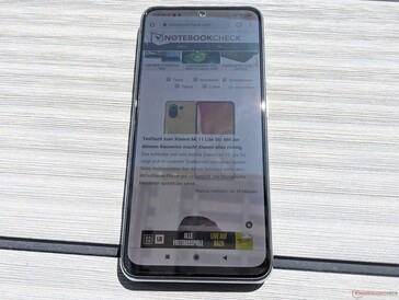 Xiaomi Redmi Note 10 alla luce diretta del sole