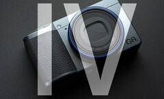 Ricoh GR IIIx fotocamera GR IV testo sovrapposto