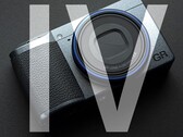 Ricoh GR IIIx fotocamera GR IV testo sovrapposto