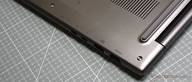 Lato sinistro: 2 x Thunderbolt, USB-3-A, HDMI 