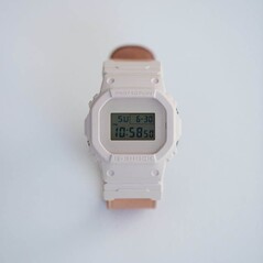 La collaborazione Casio x Hender Scheme del 2017 - il DW-5600HS-4JF. (Fonte: Elite Timepiece HK - Hong Kong)