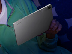 Il Redmi Pad 2 9.7, nella foto, contiene lo stesso hardware del Redmi Pad 2 SE e del Poco Pad C1.