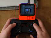 Giocare su Rabbit R1 non è poi così male se si dispone di un controller wireless e non ci si preoccupa dello schermo minuscolo (fonte: Bringus Studios)