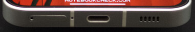 Parte inferiore: Slot per scheda SIM, microfono, porta USB-C, altoparlante