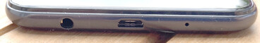 In basso: jack 3.5 mm, porta micro USB, microfono
