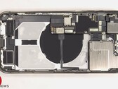 L'iPhone 14 Pro Max non è facile da riparare. (Fonte: PBKreviews)
