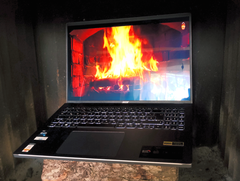 Un computer portatile sull&#039;orlo del surriscaldamento
