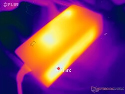 L'adattatore CA può raggiungere i 52 C quando è sotto carico