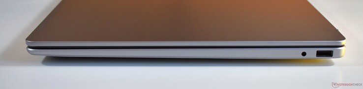 destra: audio da 3,5 mm, USB-A 3.2 Gen 1