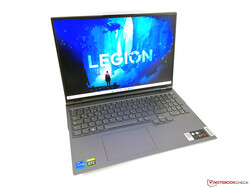 Nella recensione: Lenovo Legion 5 Pro 16 G7. Modello di prova per gentile concessione di Campuspoint.