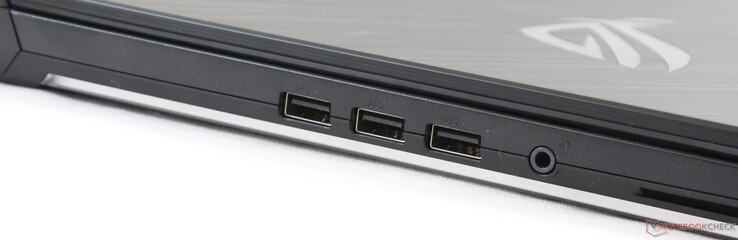 Lato sinistro: 3x USB 3.1 Gen 1 Type-A, porta audio combinata da 3.5 mm