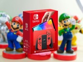 Nintendo ha lanciato lo Switch OLED nell'ottobre 2021. (Fonte immagine: Nintendo, Ryan Quintel su Unsplash, modificato)