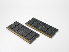 Un'immagine di due moduli di memoria per computer portatili TeamGroup