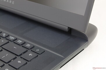 Il design "Zero Hinges" si fonde maggiormente con il resto del portatile e si sente più rigido rispetto al design precedente