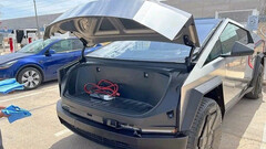 L'interno del bagagliaio di un Cybertruck (immagine: highguy604/Reddit)