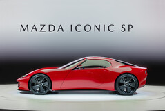 La Mazda Iconic SP ha un profilo laterale che rende chiaramente omaggio alla Miata e alla RX-7. (Fonte: Mazda)