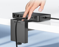 Il Surface Thunderbolt 4 Dock e il suo supporto da tavolo costano complessivamente 329,98 dollari. (Fonte: Cable Matters)