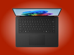 Il Surface Laptop 8 da 15 pollici non dispone di un tastierino numerico dedicato, a differenza di alcuni portatili da 15 o 16 pollici.