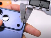 Il tester di durata Zack Nelson afferma che lo "Scratchgate" su iPhone 17 Pro è reale ed è esclusivamente colpa di Apple. (Fonte immagine: JerryRigEverything)