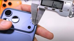 Il tester di durata Zack Nelson afferma che lo &quot;Scratchgate&quot; su iPhone 17 Pro è reale ed è esclusivamente colpa di Apple. (Fonte immagine: JerryRigEverything)
