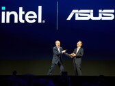 I capi di Intel e Asus ridono al keynote del Computex. (foto: Andreas Sebayang/Notebookcheck.com)