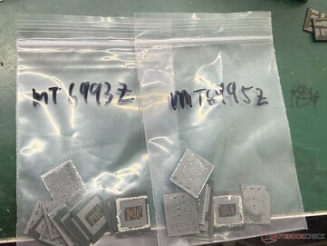 I chip Dimensity 9500 sono contenuti in una confezione contrassegnata con il codice MT6993Z, mentre i prossimi chip Dimensity 9600 Pro sono contenuti in una confezione contrassegnata con il codice MT6995Z