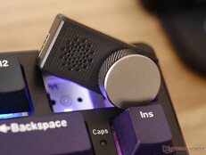 La manopola in metallo è personalizzabile e rimovibile. 