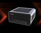 Il modello FA80G è disponibile con processore AMD Ryzen 9 9950X3D. Nell’immagine: una foto promozionale che mostra la parte anteriore del mini PC (modificata).