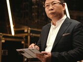 Mentre i Mate XT saranno lanciati prima dell'iPhone 17 di Apple, il Samsung Galaxy tri-fold seguirà probabilmente alla fine di settembre. (Fonte: Huawei)