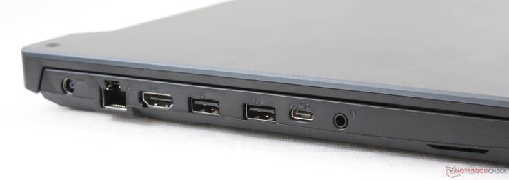 A asinistra: alimentazione, Gigabit RJ-45, HDMI 2.0b, 2x USB 3.0 Type-A, USB Type-C 3.2 Gen. 2 w/ DisplayPort 1.4, 3.5 mm combo audio